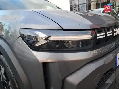 Photo 12 Dacia Duster  1.6 hybrid 140ch Extreme