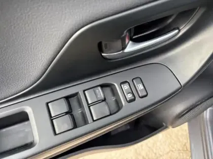 Photo 14 Toyota Yaris  HSD 100h Dynamic 5p