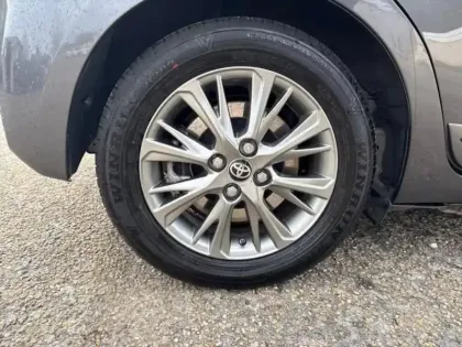 Photo 12 Toyota Yaris  HSD 100h Dynamic 5p