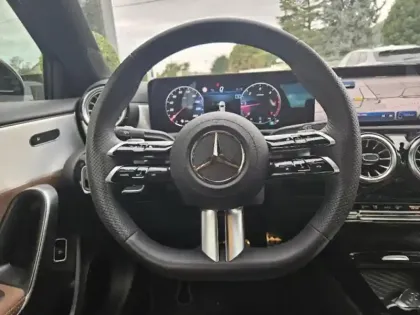 Photo 13 Mercedes Classe A  Berline 180 d 116ch AMG Line 8G-DCT