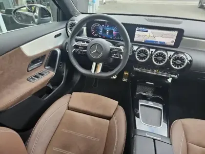 Photo 12 Mercedes Classe A  Berline 180 d 116ch AMG Line 8G-DCT