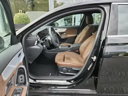 Photo 7 Mercedes Classe A  Berline 180 d 116ch AMG Line 8G-DCT