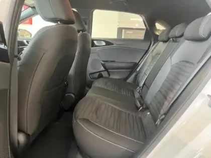 Photo 10 Kia Ceed  1.5 T-GDi 140ch GT-Line MY25