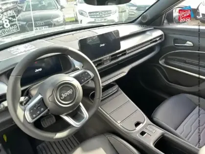 Photo 14 Jeep Avenger  1.2 Turbo T3 145ch MHEV Upland BVR6 4xe