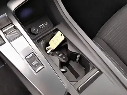 Photo 18 Peugeot 308  PHEV 180 e-EAT8