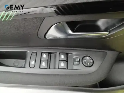 Photo 51 Peugeot 208  PureTech 100 S&S BVM6