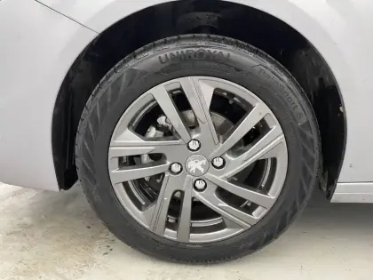 Photo 80 Peugeot 208  PureTech 75 S&S BVM5