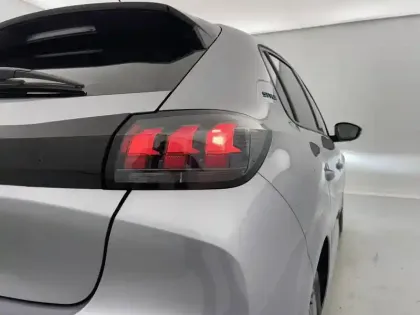 Photo 94 Peugeot 208  PureTech 75 S&S BVM5