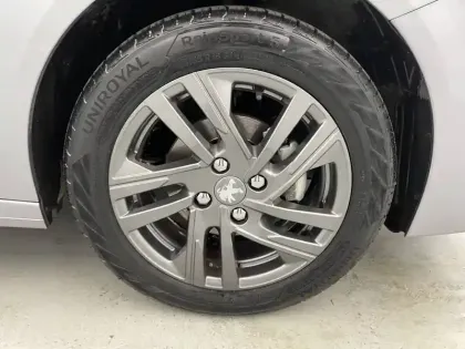 Photo 81 Peugeot 208  PureTech 75 S&S BVM5