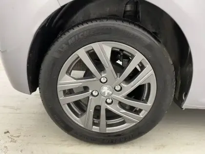 Photo 82 Peugeot 208  PureTech 75 S&S BVM5