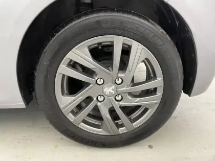 Photo 15 Peugeot 208  PureTech 75 S&S BVM5