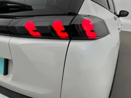 Photo 49 Peugeot 2008  BlueHDi 130 S&S EAT8