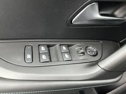 Photo 17 Peugeot 2008 Gén. II Ph1 NG Allure Pack 5