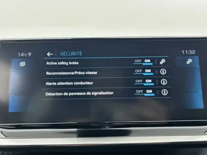 Photo 62 Peugeot 2008  BlueHDi 130 S&S EAT8