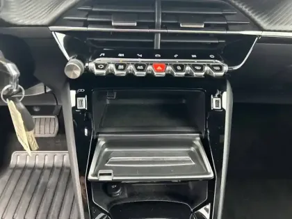 Photo 86 Peugeot 2008  BlueHDi 130 S&S EAT8