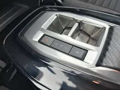 Photo 13 Peugeot 208  Electrique 50 kWh 136ch