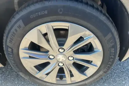 Photo 15 Peugeot 208  Electrique 50 kWh 136ch