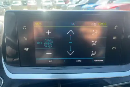 Photo 19 Peugeot 208  Electrique 50 kWh 136ch