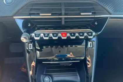 Photo 23 Peugeot 208  Electrique 50 kWh 136ch