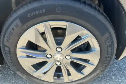 Photo 9 Peugeot 208  Electrique 50 kWh 136ch