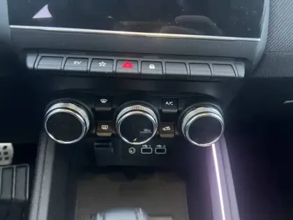 Photo 27 Renault Clio  E-Tech full hybrid 145