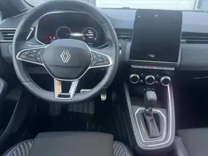 Photo 23 Renault Clio  E-Tech full hybrid 145