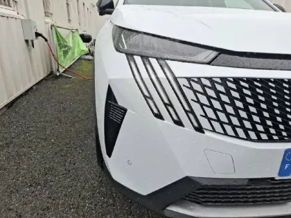 Photo 55 Peugeot 3008  Plug-in Hybrid 195 e-DCS7