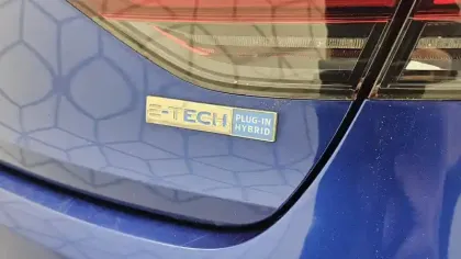Photo 14 Renault Megane Mégane IV Berline E-TECH Plug-In Hybride 160