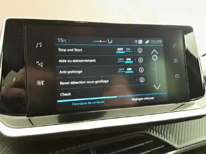 Photo 20 Peugeot 208  PureTech 75 S&S BVM5