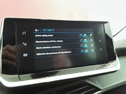 Photo 21 Peugeot 208  PureTech 75 S&S BVM5