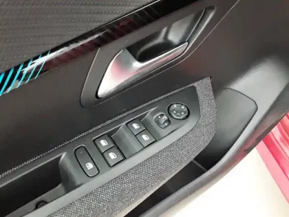 Photo 24 Peugeot 208  PureTech 75 S&S BVM5