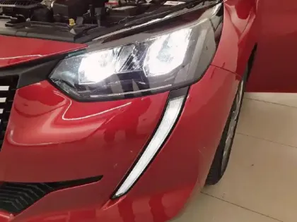 Photo 15 Peugeot 208  PureTech 75 S&S BVM5