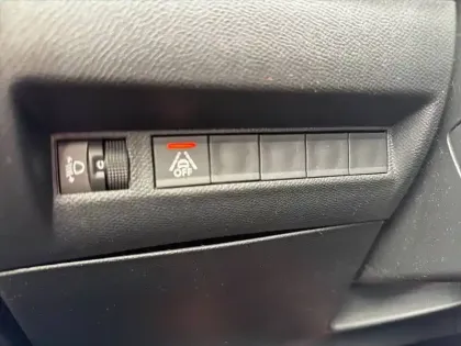 Photo 17 Peugeot 2008  Electrique 136 ch