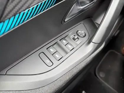 Photo 14 Peugeot 2008  Electrique 136 ch