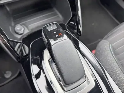 Photo 13 Peugeot 2008  Electrique 136 ch