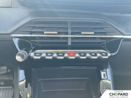 Photo 8 Peugeot 2008  PureTech 130 S&S EAT8