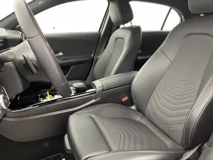 Photo 14 Mercedes Classe A  250 e 8G-DCT