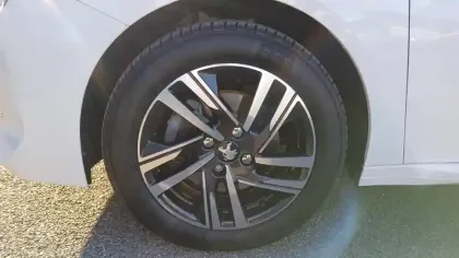 Photo 11 Peugeot 208  PureTech 100 S&S BVM6