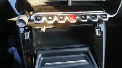 Photo 23 Peugeot 208  PureTech 100 S&S BVM6