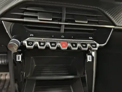 Photo 34 Peugeot 208  Hybrid 110 e-DCS6