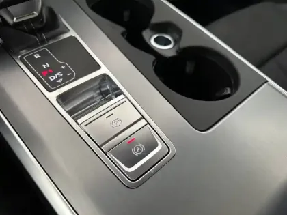 Photo 25 Audi A6  Avant 50 TFSIe 299 ch S tronic 7 Quattro