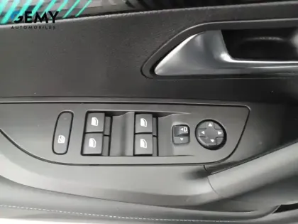 Photo 11 Peugeot 2008  PureTech 130 S&S EAT8