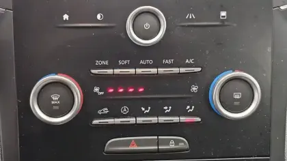 Photo 32 Renault Megane Mégane IV Berline dCi 110 Energy