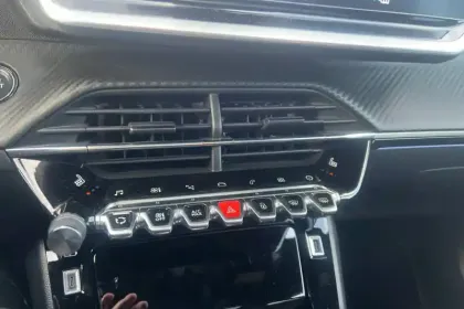 Photo 19 Peugeot 2008  PureTech 130 S&S EAT8