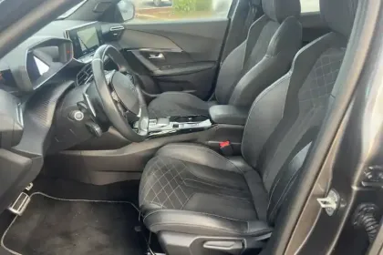 Photo 9 Peugeot 2008  PureTech 130 S&S EAT8