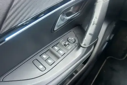 Photo 17 Peugeot 2008  PureTech 130 S&S EAT8