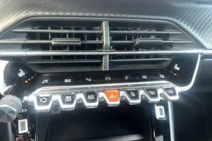 Photo 22 Peugeot 2008  PureTech 130 S&S EAT8