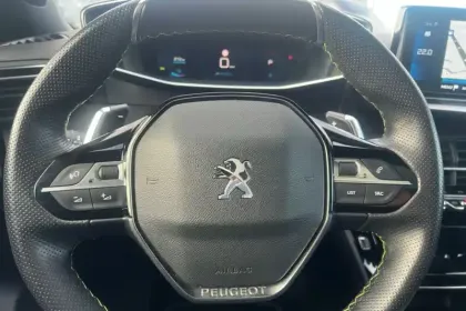 Photo 16 Peugeot 2008  PureTech 130 S&S EAT8