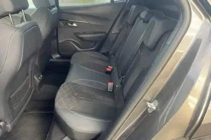 Photo 10 Peugeot 2008  PureTech 130 S&S EAT8