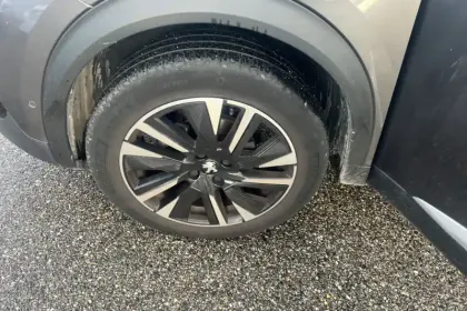 Photo 12 Peugeot 2008  PureTech 130 S&S EAT8